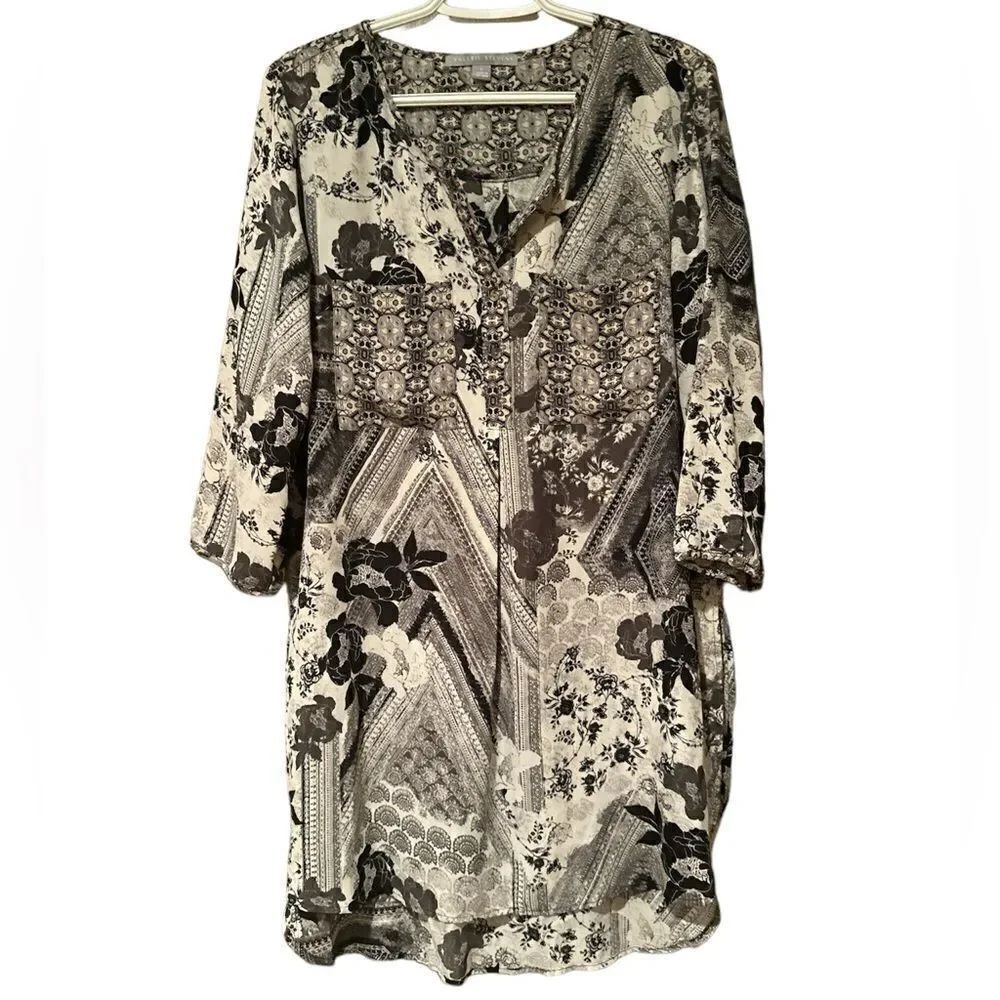 Valerie Stevens Black & White Top Size Large